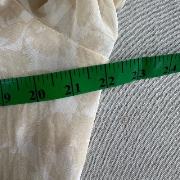 EUC Gal Meets Glam Esther Elegant Cream Floral Dress - Picture 10 of 11